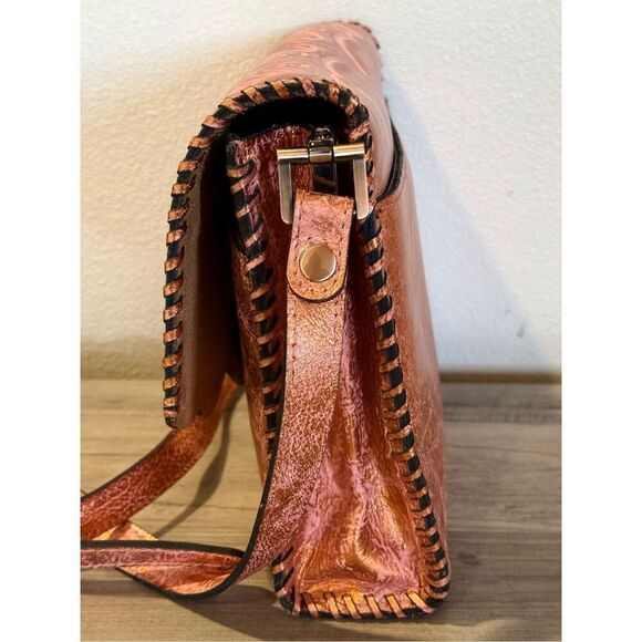 NWOT Patricia Nash 100% Leather Metallic Embossed Detailing Crossbody Purse - Picture 4 of 15